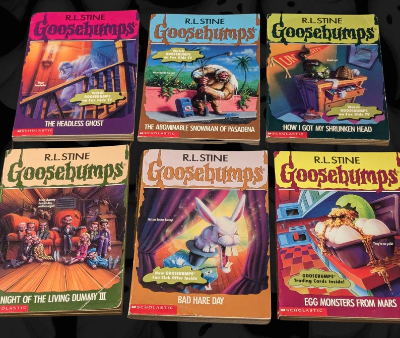 以下が含まれることがあります： R.L. Stineによる6冊のヴィンテージGoosebumps本が表示されています。「The Headless Ghost」、「The Abominable Snowman of Pasadena」、「How I Got My Shrunken Head」などのタイトルがあります。表紙には、Goosebumpsのロゴとともに、モンスターや不気味なシーンのカラフルなイラストが描かれています。