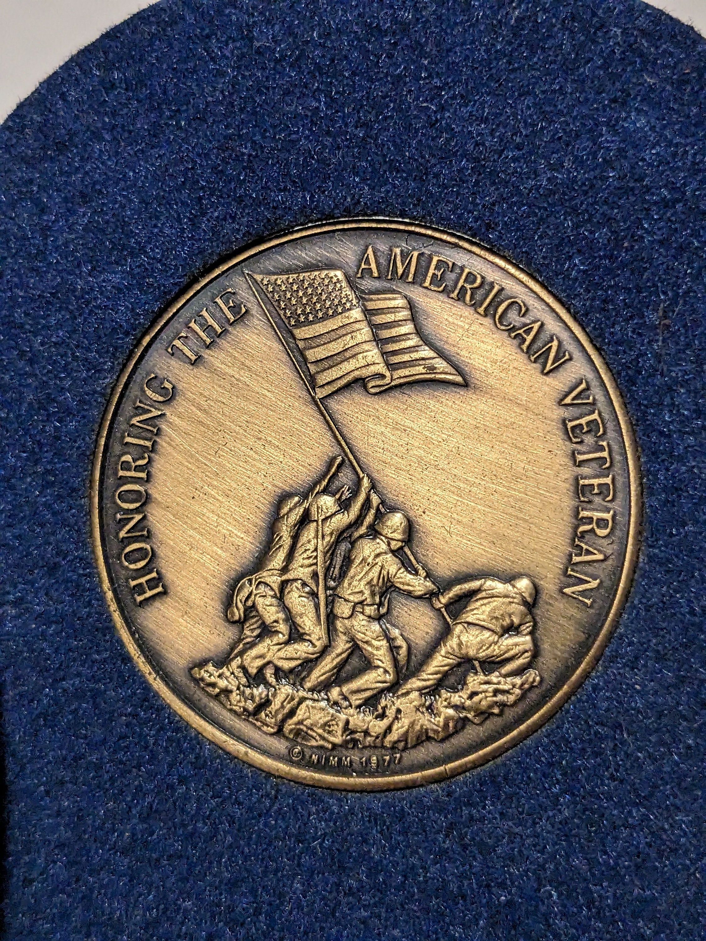 1977 IWO JIMA COIN Vintage 70s Brass Honorary Token, American Veterans Preserving Freedom Award in Velvet Display Frame, Antique U.S.A. Gift
