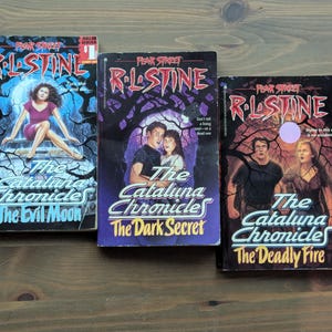 Confezione da 3 CATALUNA CHRONICLES Trilogia di R L STINE Dark Secret, Deadly Fire, Evil Moon - Tascabili da collezione vintage retrò, horror anni &#39;80 e &#39;90