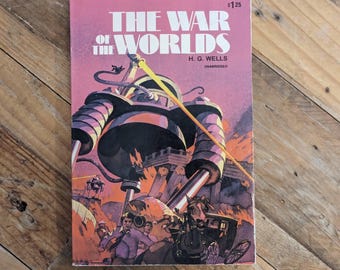 Vintage H G WELLS War of the Worlds 1978 Rare Science Fiction Novel Paperback Bestseller, Throwback Alien Invasion Story Thriller Horror