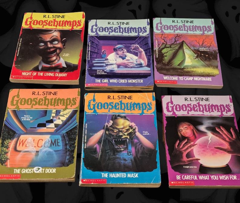 以下が含まれることがあります： R.L.Stineによる6冊のヴィンテージGoosebumps本。各表紙には不気味なイラストが描かれています。「Night of the Living Dummy」、「The Haunted Mask」、「Be Careful What You Wish For...」などのタイトル。Scholasticから出版。