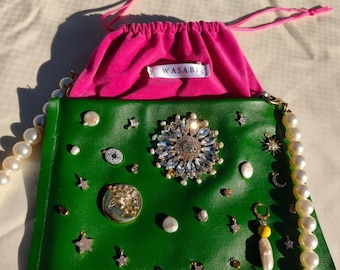 Sac cuir vert brodée perles et astres