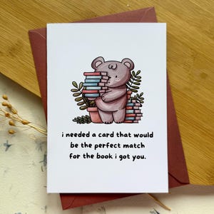 Cottagecore pour amoureux des livres | Ours en peluche mignon avec pile de livres | Cadeau rat de bibliothèque, esthétique Booktok, papeterie Booktrovert