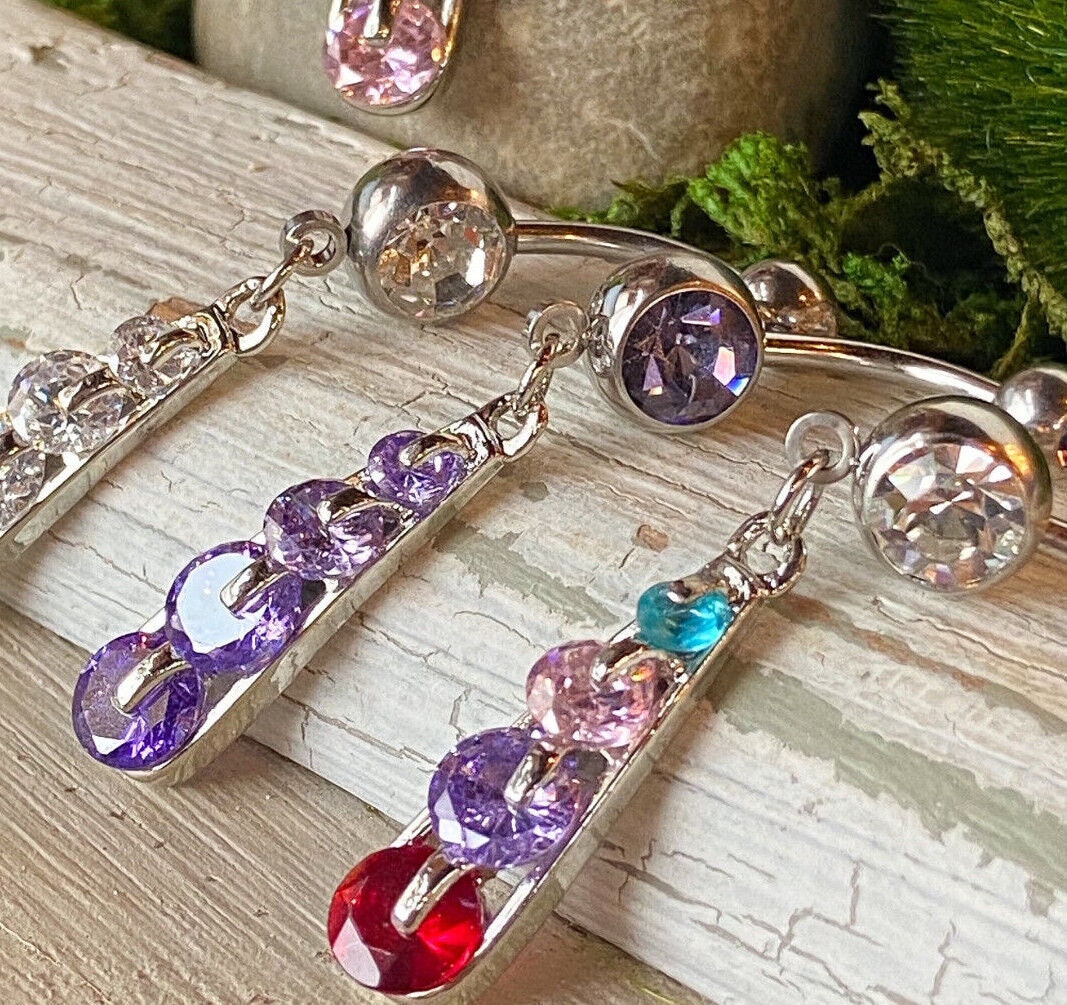 1 piercing para ombligo con gemas de circonita cúbica en cascada.