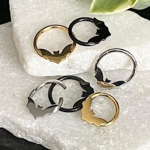 1 Piece Stunning Flying Bat Hinged Segment Ring - 16g - 8mm or 10mm Internal Diameter - Black, Silver & Gold Available!
