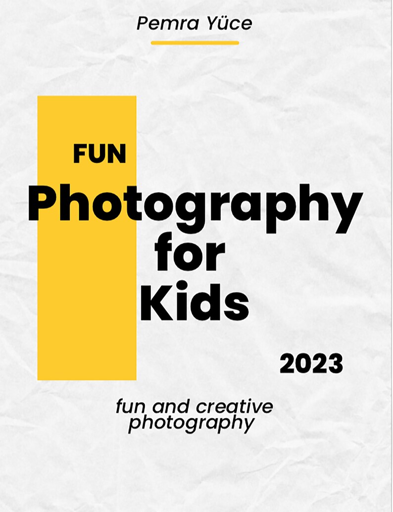 Pode incluir: Um ret&acirc;ngulo amarelo com a palavra "FUN" em texto preto. O texto "Photography for Kids" est&aacute; em texto preto abaixo do ret&acirc;ngulo. O ano "2023" est&aacute; em texto preto abaixo do texto. O texto "fun and creative photography" est&aacute; em texto preto abaixo do ano.