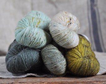 255 EUR/kg - GarnStories  Wollset - handgefärbt - Merino und Leinen - Singles - 5 Stränge im Set - 366m/100g – #D5