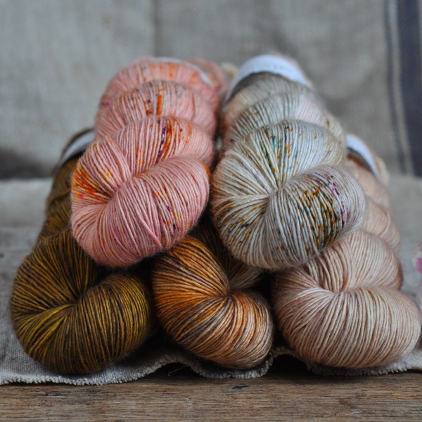 255 EUR/kg - Wollset - hand-dyed - GarnStories - Fade - Merino Singles - new wool - 5 skein in a set - 366m/100g - Fingering - #D7