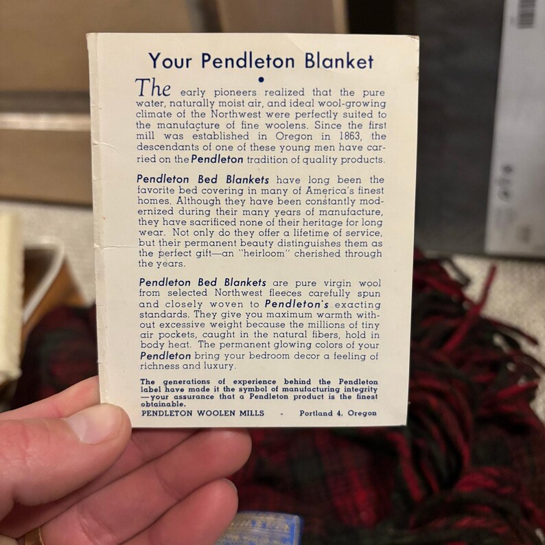 Manta vintage de lana a cuadros Pendleton Highland n.° 8, color rojo con flecos y bolsa imagen 4