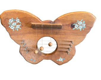 Campanillas de puerta colgantes de madera estilo cabaña vintage con mariposas y flores pintadas a mano, 33 cm (13 pulgadas)