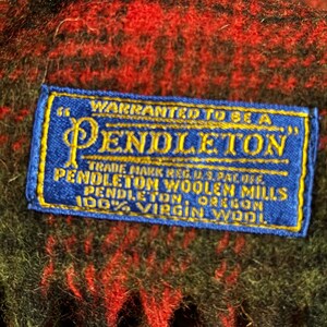 Manta vintage de lana a cuadros Pendleton Highland n.° 8, color rojo con flecos y bolsa imagen 7