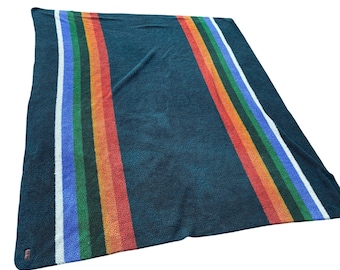 Manta Pendleton tamaño King Blue Grand Canyon de suave forro polar Sherpa con rayas de colores