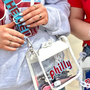 Bolso bandolera transparente Philly, aprobado por el estadio, con correa de cuentas azul claro y granate "Ring the Bell"
