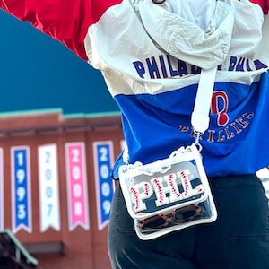 Bolso bandolera transparente aprobado por el estadio de béisbol de Filadelfia (viene con correa cruzada ajustable y cadena para colgar del hombro)