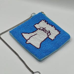 Monedero con cuentas de la Campana de la Libertad de Filadelfia - Azul claro y blanco / Aprobado por el estadio / Bolso para el día del partido / Bolso Philly hecho a mano