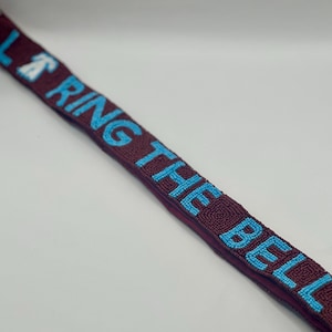 Correa de béisbol de Filadelfia con cuentas "Ring The Bell" - GRANATE Y AZUL EMPOLVADO