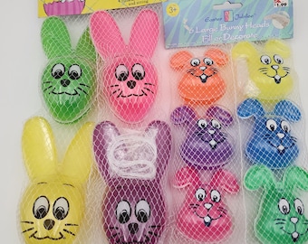 Vintage plastic paashaas eieren en konijnenkoppen – nieuwe verzegelde ophanging
