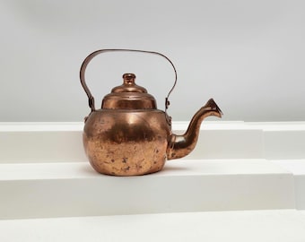 Mini tetera de cobre vintage, recuerdo de Estocolmo, pequeña tetera decorativa, recuerdo de viaje escandinavo, decoración rústica de cocina.
