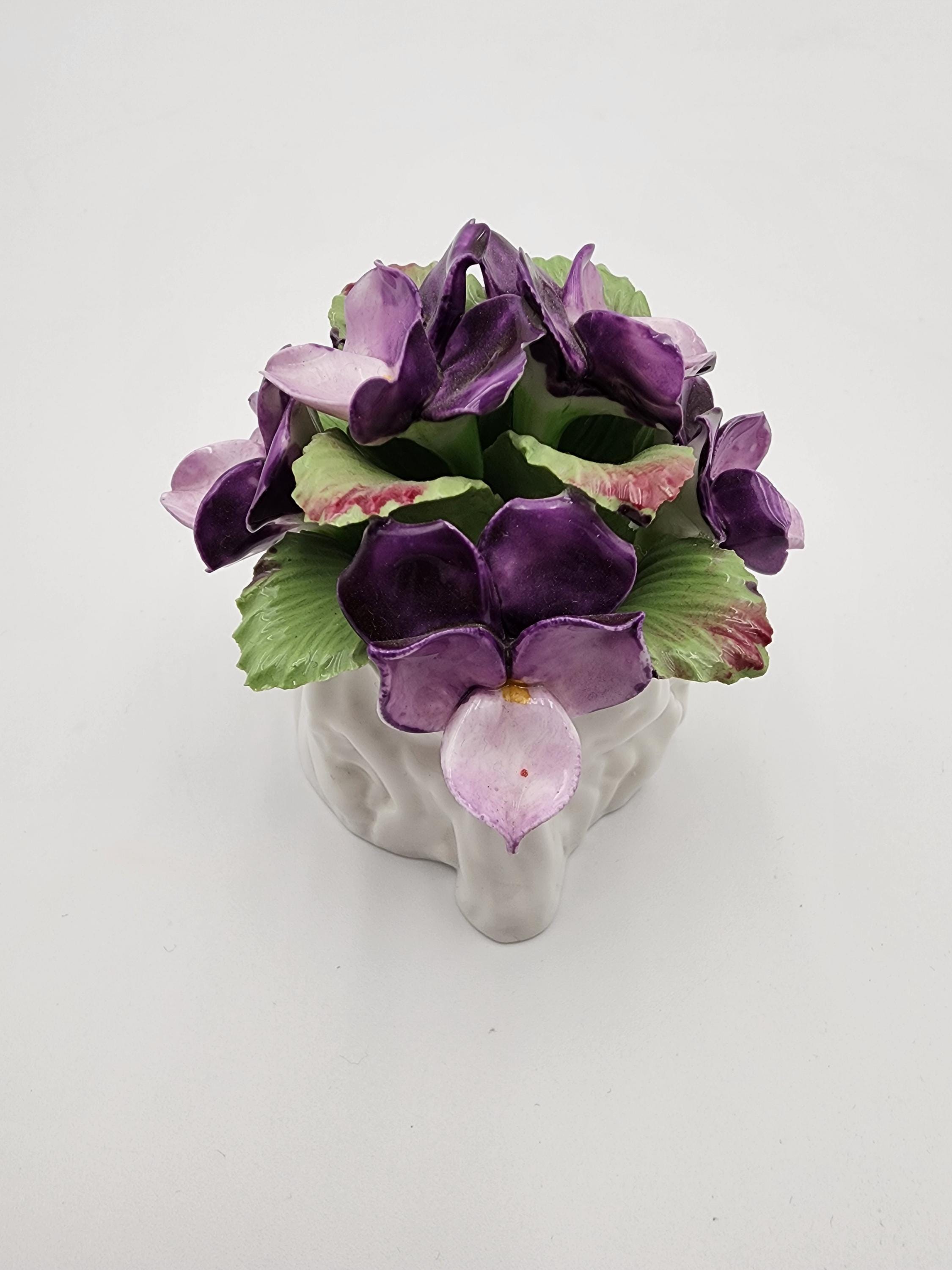 Aynsley 花の置物 紫色 Vintage 1970s Aynsley Flower of the Month NOVEMBER Violet Figurine