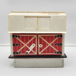 Vintage Fisher-Price Little People Barn – Classic Toy for Collectors or Restoration