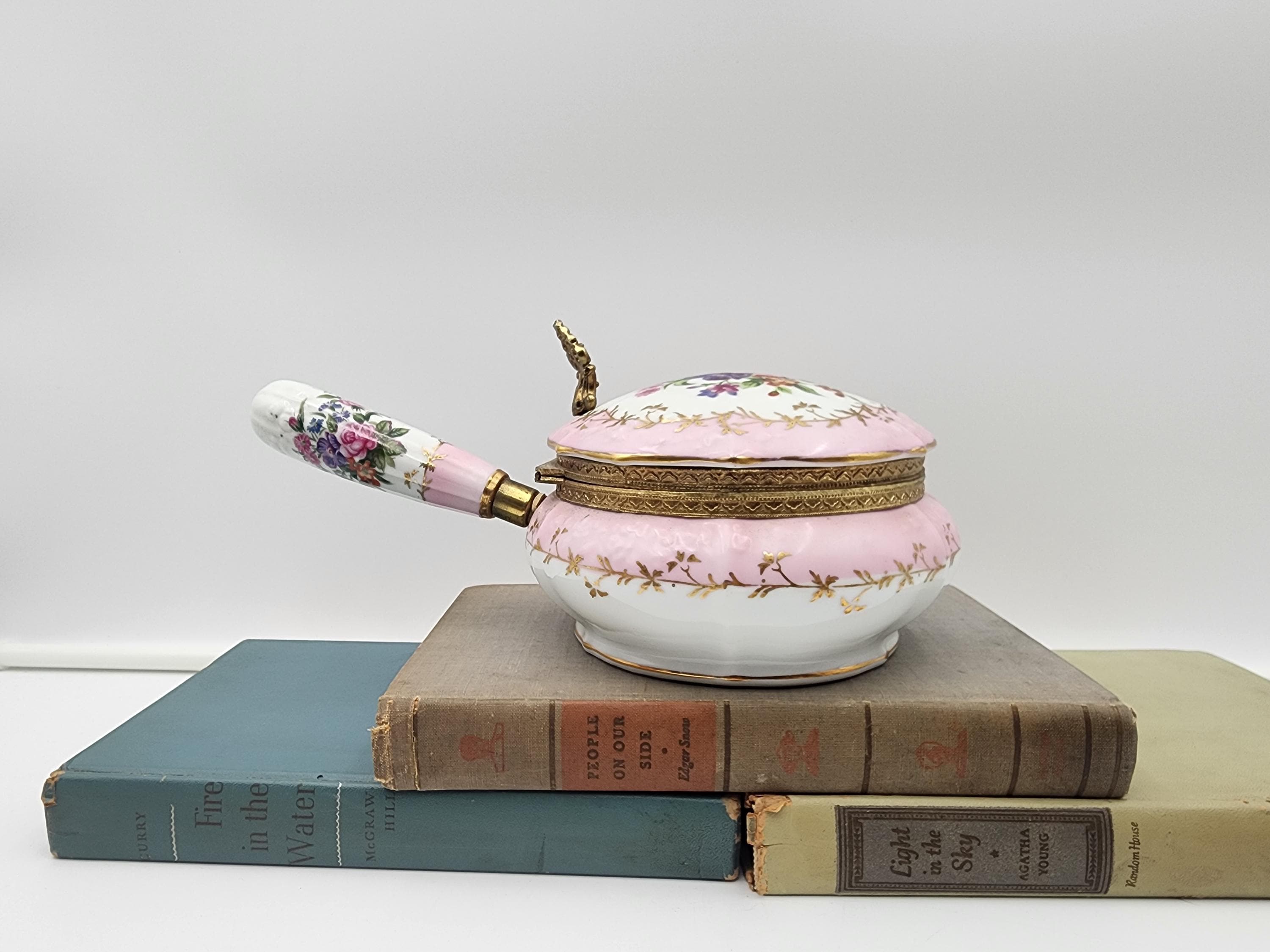 ヴィンテージ磁器製サイレントバトラー – 手描きの花柄とゴールドの