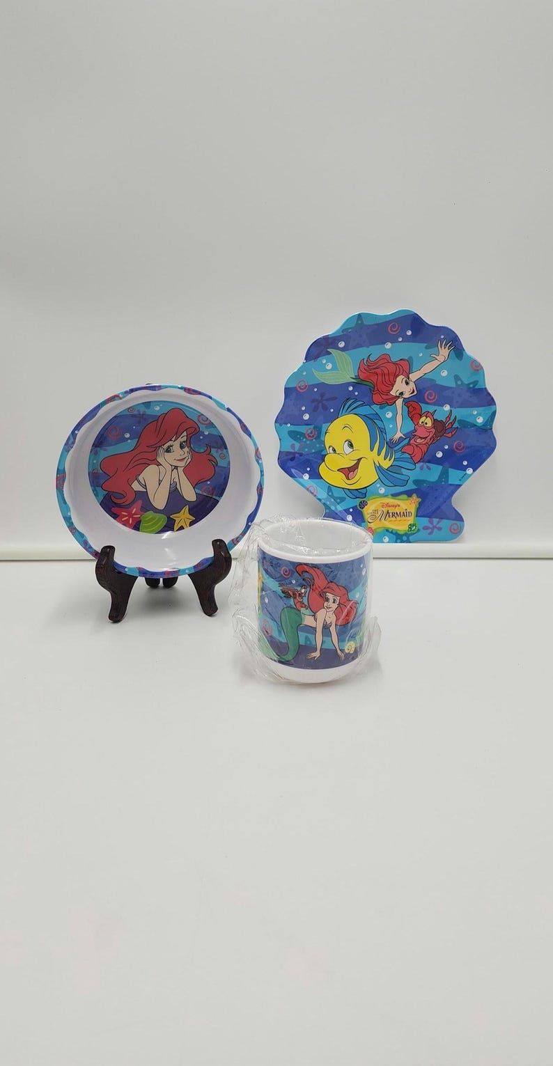 Vintage 1989 Disney The Little Mermaid Melamine Dinnerware Set Ariel Flounder Sebastian Plate Bowl Cup w/ Original Box image 2
