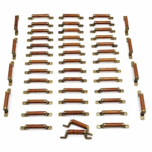 Peut inclure: Une collection de quarante-cinq poignées de placard disposées en grille. Chaque poignée présente une section centrale cylindrique en bois brun avec des supports de montage en métal couleur laiton antique aux extrémités pour fixation.