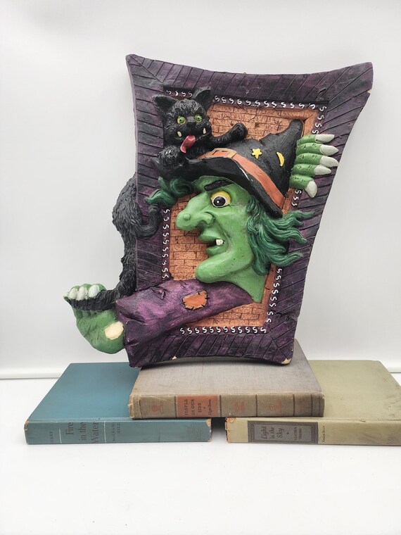 No.5205 Death 壁掛け ホラー デコレーション スカル グリーン Vintage Spooky Hollow Halloween Wall Plaques – Grim Reaper & Witch