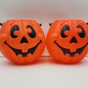Cubos de dulces con forma de calabaza estilo años 90 – Decoración de Halloween de Grand Venture