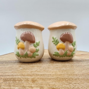 Vintage Mushroom Salt & Pepper Shakers – Boho Hippie Magic Mushroom Cottagecore, 3.5”