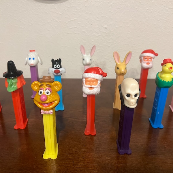 Vintage pez Spender Lot, 12 Total|Dr Schädel, Weihnachtsmann, Fozzy, Santa und mehr.