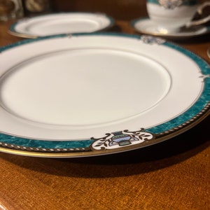 Muirfield Enchantment 9515 Rare Fine China 20 Piece Set Unique Design Green and Gold - Dinner, Salad, Dessert and Saucer Plates, Teacups