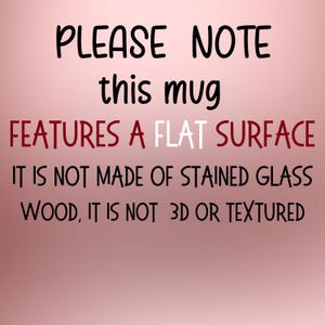 Peut inclure: Un fond rose avec du texte noir et rouge. Le texte se lit comme suit : "VEUILLEZ NOTER cette tasse PR&Eacute;SENTE UNE SURFACE PLATE, ELLE N'EST PAS FAITE DE VERRE TEINT&Eacute;, DE BOIS, ELLE N'EST PAS 3D OU TEXTUR&Eacute;E."