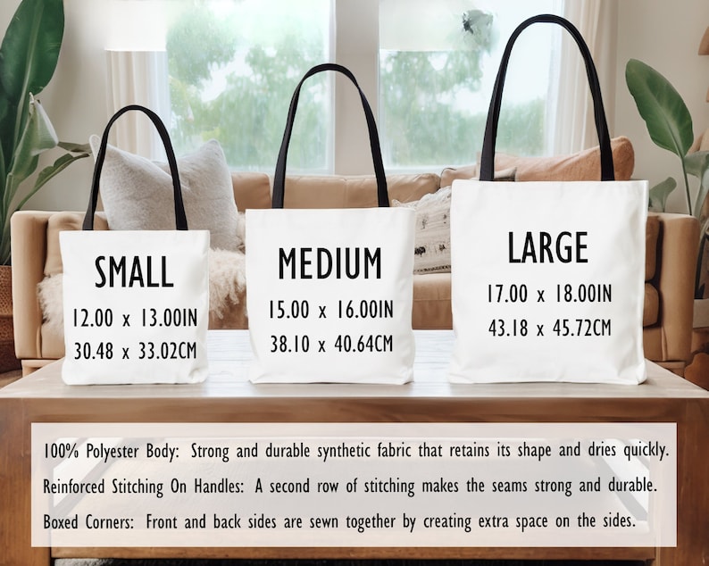 Puede incluir: Tres bolsas de lona blancas con asas negras. Las bolsas est&aacute;n etiquetadas como "Peque&ntilde;a", "Mediana" y "Grande" con medidas en pulgadas y cent&iacute;metros. Las bolsas est&aacute;n hechas de 100% poli&eacute;ster y tienen costuras reforzadas en las asas.