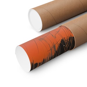 Peut inclure: Deux tubes en carton brun, l'un avec un capuchon blanc et l'autre avec un capuchon blanc et un imprim&eacute; orange et noir roul&eacute; &agrave; l'int&eacute;rieur.