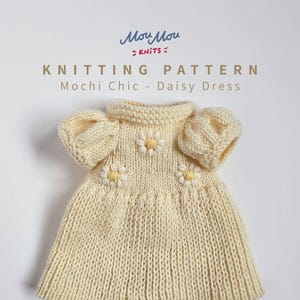 Patrón de tejido para ropa de muñeca en PDF: Mochi Chic - Vestido de margaritas