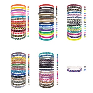 Puede incluir: Una colecci&oacute;n de pulseras coloridas en varios patrones y colores, incluyendo rojo, azul, amarillo y verde. Las pulseras est&aacute;n apiladas en filas ordenadas, mostrando una variedad de dise&ntilde;os y estilos. Cada pulsera est&aacute; numerada para una f&aacute;cil selecci&oacute;n.