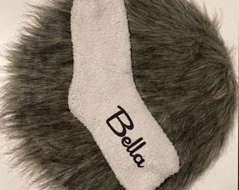 Socken Name - Strümpfe personalisiert - Kuschelsocken - hellgrau - Mitbringsel - Kleinigkeit - Geschenk Freundin Frau - Freund Mann