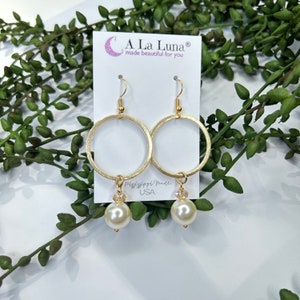 Earring pearl dangle handmade gift for mom earring for girlfriend gift earrings pearl classic earring