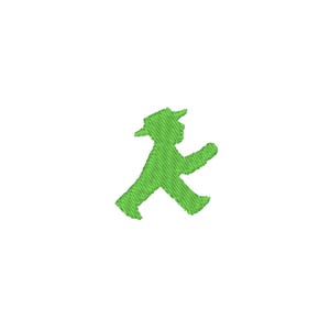 Könnte beinhalten: Eine grüne, gestickte Ampelmannchen-Figur, ein Fußgängerampelsymbol, das nach rechts geht. Die Figur trägt einen Hut und hat ein strukturiertes Aussehen, vor einem weißen Hintergrund.