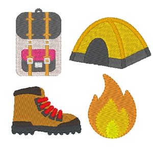 Könnte beinhalten: Ein Set aus vier gestickten Camping-Symbolen: ein brauner Rucksack mit rosa Akzenten, ein gelbes Zelt, braune Wanderschuhe und eine orangefarbene Flamme.