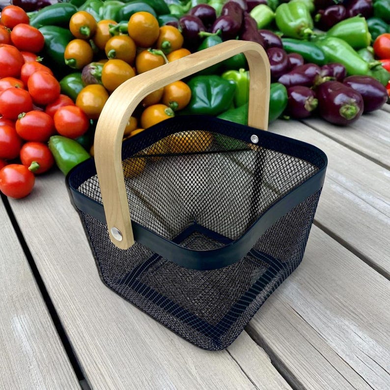 Gardeners love this! The mesh design lets dirt fall away, while the sturdy handle makes carrying easy. Add a name or message for the perfect personalized gift they’ll treasure.