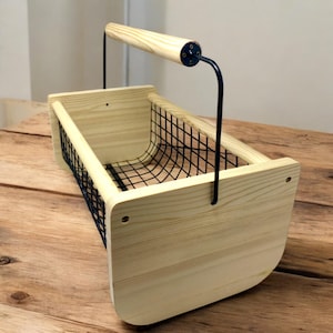 built to handle heavy loads of fruits, vegetables, and herbs while remaining easy to carry.

The rotating handle offers added convenience, allowing you to comfortably collect your harvest with one hand and adjust the basket's position as needed. Its open-weave design ensures optimal airflow, keeping your produce fresh and making it easy to rinse and clean your bounty directly in the basket. Amazing gift for gardeners.