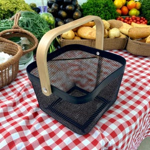 Gather your garden’s best with this mesh harvest hod! Personalized with your name or a special message, it’s the perfect combination of beauty, function, and thoughtful gifting.