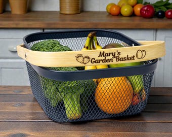 Personalized Gray Metal Mesh Harvest Basket with Custom Name Handle– Garden Picking Basket for Vegetable and Fruits, Gift for Gardeners