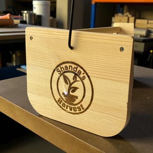 Cesta de madera personalizada para cosechar con asa giratoria: cestas grandes para recolección de jardín de 40 x 20 x 20 cm, regalo para jardineros. Personalized