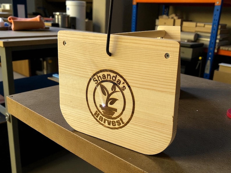 Cesta de madera personalizada para cosechar con asa giratoria: cestas grandes para recolección de jardín de 40 x 20 x 20 cm, regalo para jardineros. Personalized