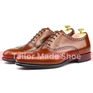 Maßgeschneiderte maßgeschneiderte handgefertigte handgenähte Cognacbraune echte Kalbslederschuhe Flügelspitze Brogue Oxford Schuhformelle Kleidungsschuhe für Herren