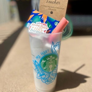 Lehrer Geschenk - Personalisierte Tasse mit Geschenkkarte und Leckereien