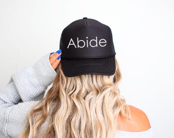 Abide in Jesus geborduurde truckerpet: Christian Faith-kleding